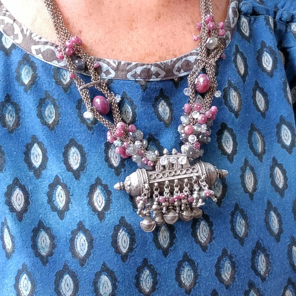 Collana etnica argento antico e RUBINO, PIETRA di LUNA | Gioielli etnici INDIA