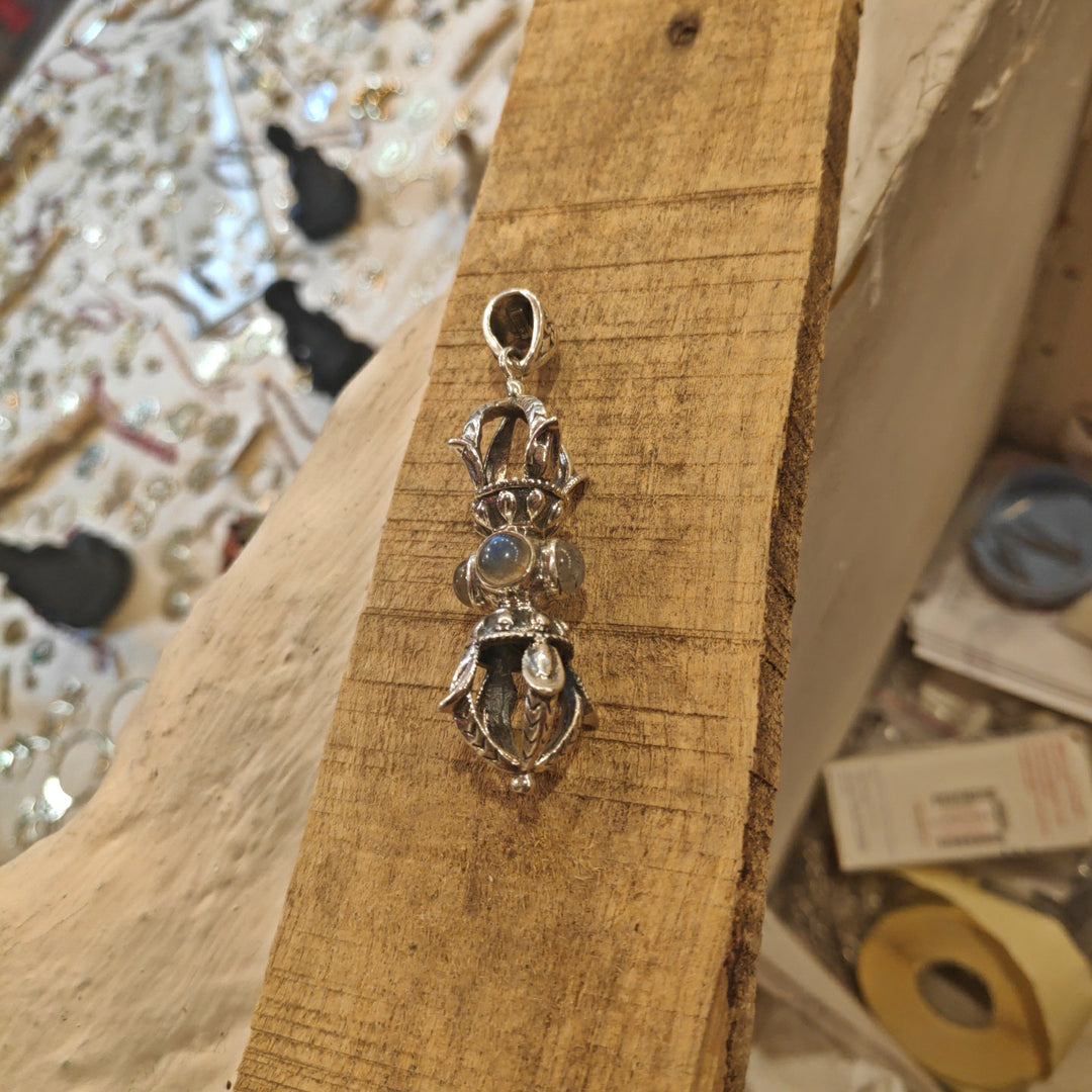 DORJE PENDANT large silver with moonstone