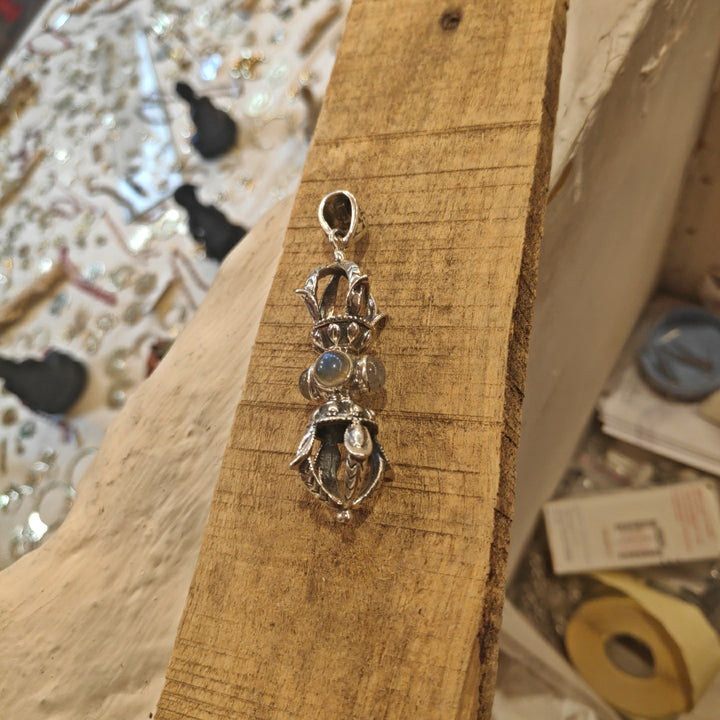 DORJE PENDANT large silver with moonstone