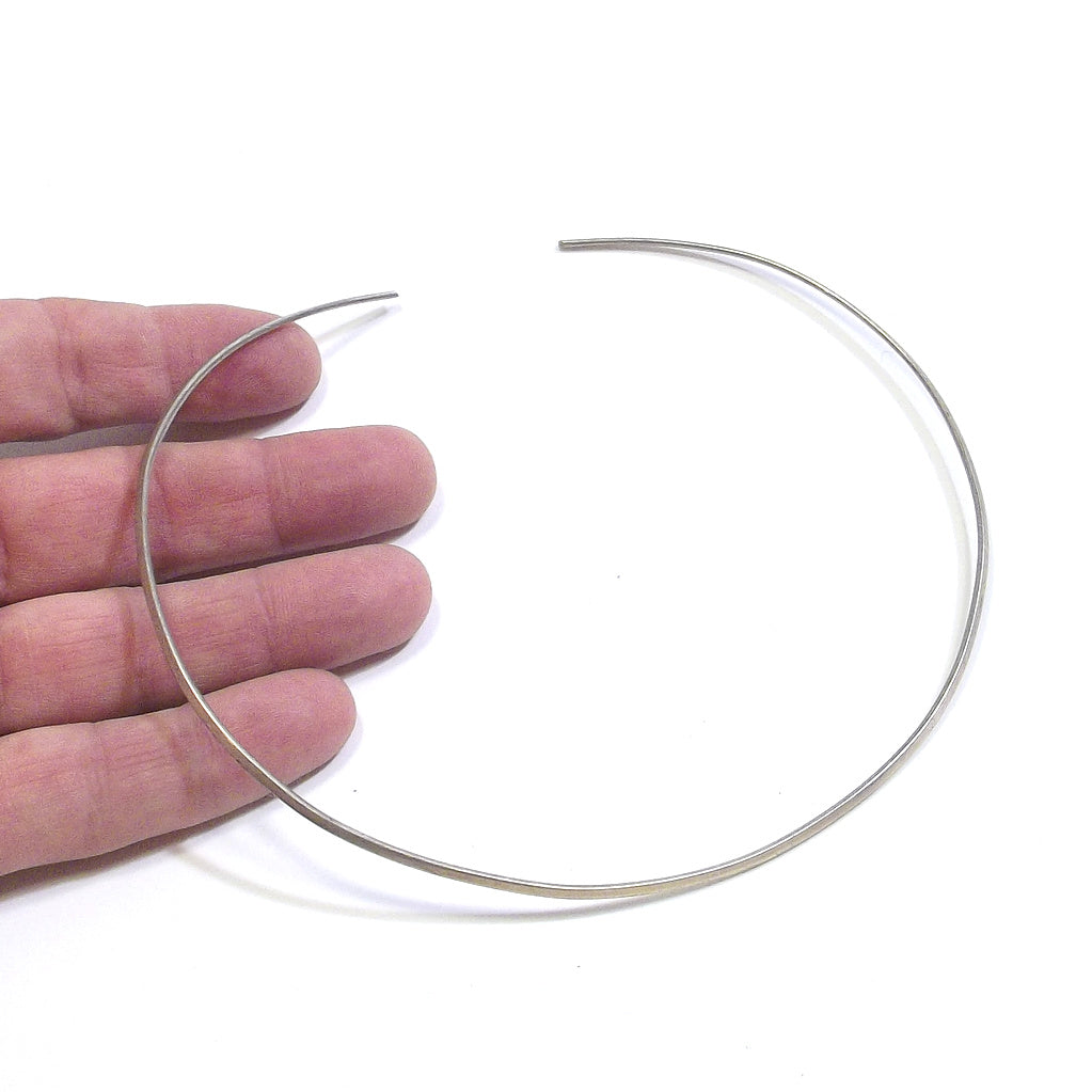 COLLANA girocollo rigido sottile in argento anticato