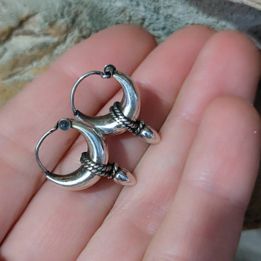 ORECCHINI a cerchio in argento 925 con punta - NATESH