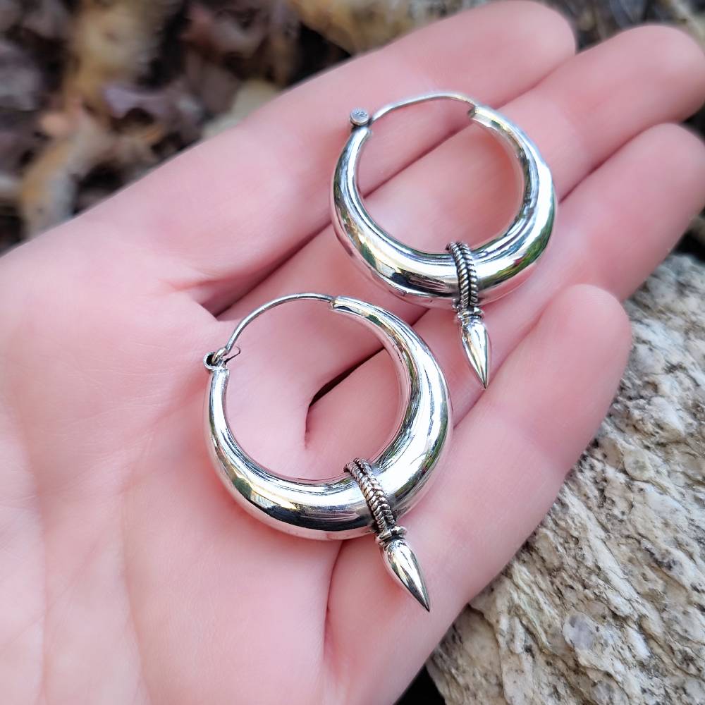 ORECCHINI a cerchio in argento 925 con punta - NIRLA