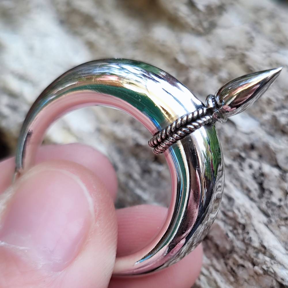 ORECCHINI a cerchio in argento 925 con punta - NIRLA