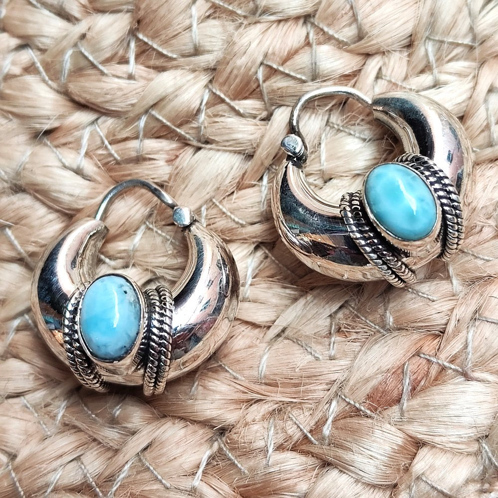 Orecchino indiano cerchio bombato con larimar