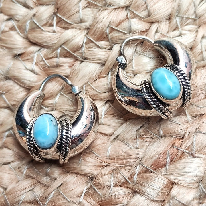 Orecchino indiano cerchio bombato con larimar