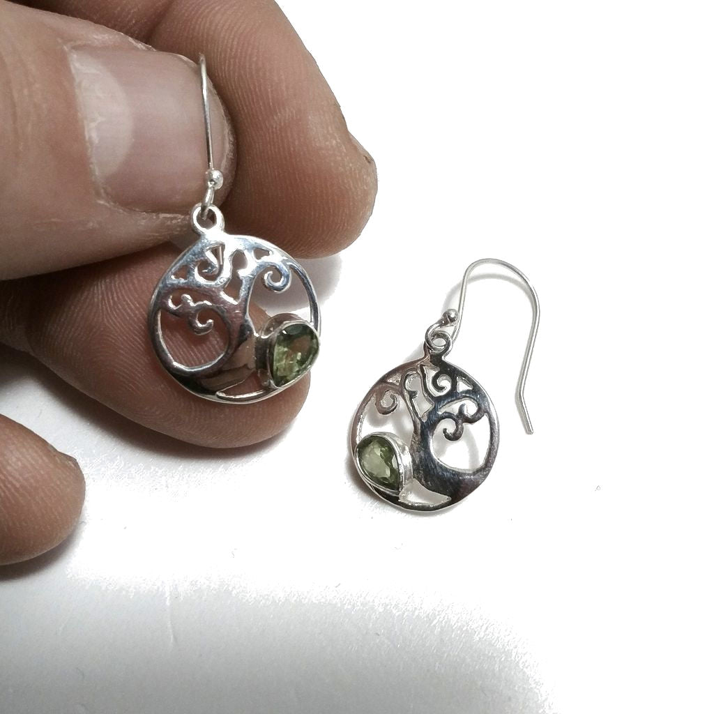 Orecchini artigianali in argento 925 con Peridoto sfaccettato | Albero della vita