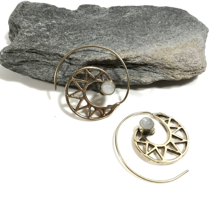 ORECCHINI ETNICI Ottone lucido ORECCHINI Pietra di luna | SPIRALE | BOHO style