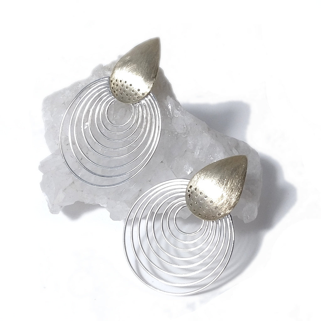 Orecchini grandi ORBIT da lobo con cerchi | Gioielli contemporanei