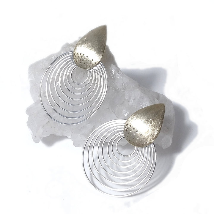 Orecchini grandi ORBIT da lobo con cerchi | Gioielli contemporanei