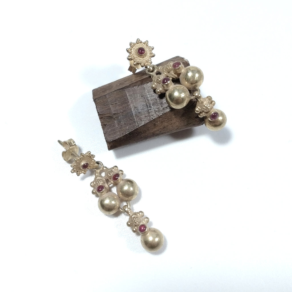 ETHNISCHE OHRRINGE 22 Karat Gold Handgefertigte Rubin-Ohrringe | ETHNISCH