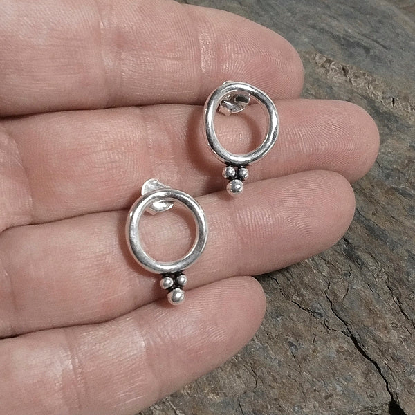 BHINI handgefertigte SILBERNE OHRRINGE | Silberne Glocken
