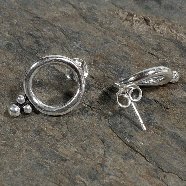 BHINI handgefertigte SILBERNE OHRRINGE | Silberne Glocken