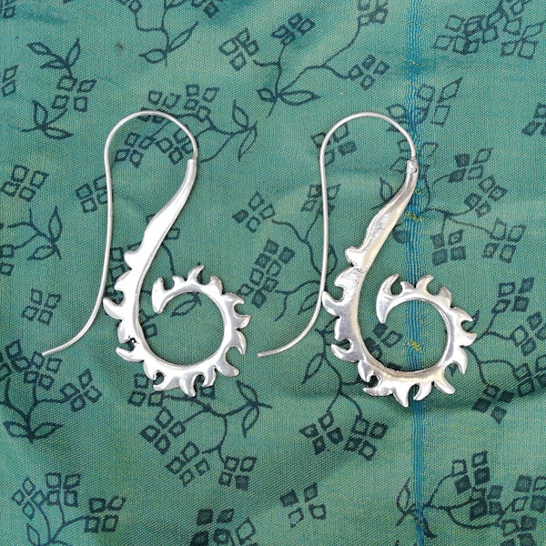 ORECCHINI etnici KEERTHI in ottone con pietra | ORECCHINI etnici in ottone | ilmondodiwit.com