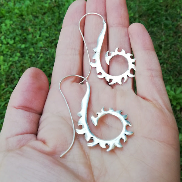 ORECCHINI etnici KEERTHI in ottone con pietra | ORECCHINI etnici in ottone | ilmondodiwit.com