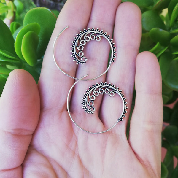 ORECCHINI etnici NABHITHA in ottone senza pietra | ORECCHINI etnici spirale | ilmondodiwit.com