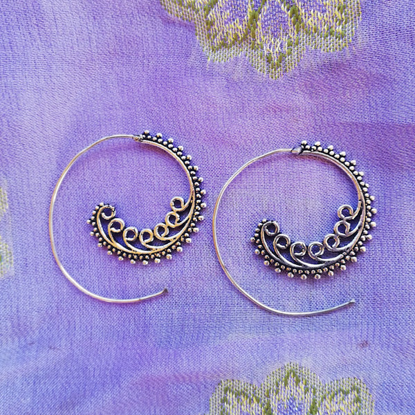 ORECCHINI etnici NABHITHA in ottone senza pietra | ORECCHINI etnici spirale | ilmondodiwit.com