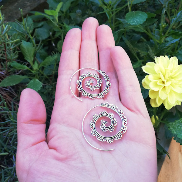 ORECCHINI etnici NADIA in ottone senza pietra | ORECCHINI etnici spirale | ilmondodiwit.com