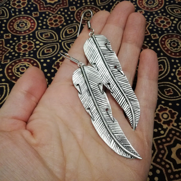 ORECCHINI con piuma in ottone - PALLAVI