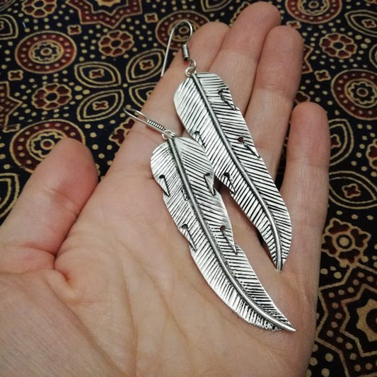 ORECCHINI con piuma in ottone - PALLAVI
