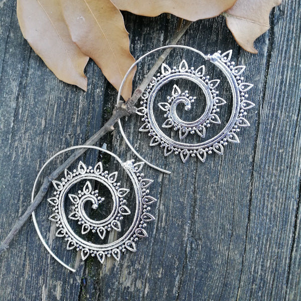 ORECCHINI etnici POOJA in ottone senza pietra | ORECCHINI etnici in ottone | ilmondodiwit.com