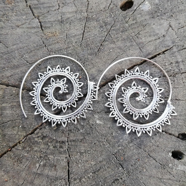 ORECCHINI etnici POOJA in ottone senza pietra | ORECCHINI etnici in ottone | ilmondodiwit.com