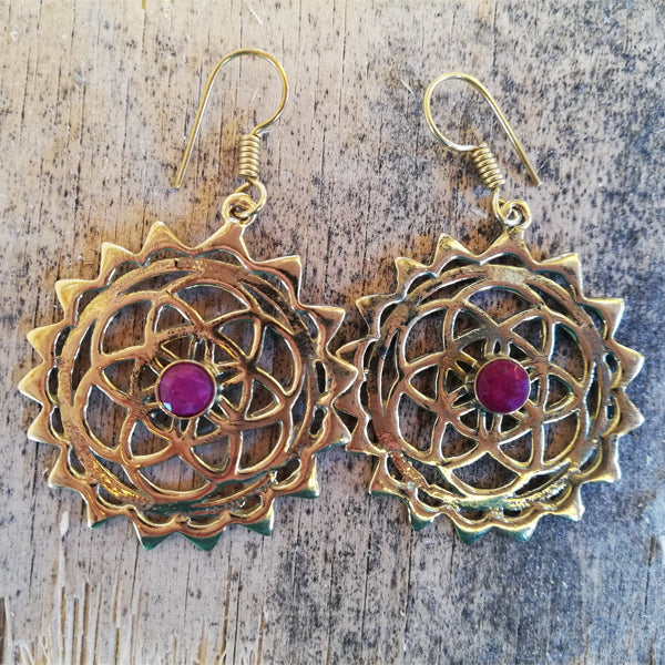 Ethnische VARSHA-OHRRINGE aus Messing mit Stein