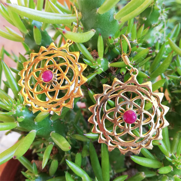 Ethnische VARSHA-OHRRINGE aus Messing mit Stein