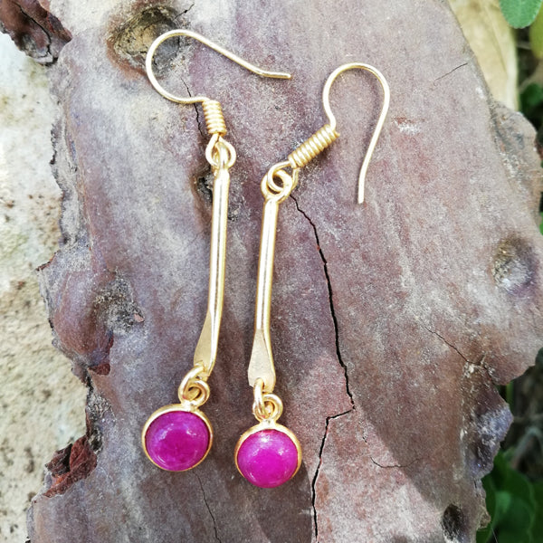 ORECCHINI etnici VASUDHA in ottone con pietra | ORECCHINI etnici in ottone | ilmondodiwit.com