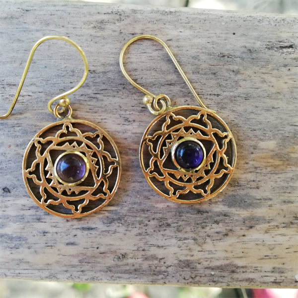 ORECCHINI etnici VILINA in ottone con pietra | ORECCHINI etnici in ottone | ilmondodiwit.com