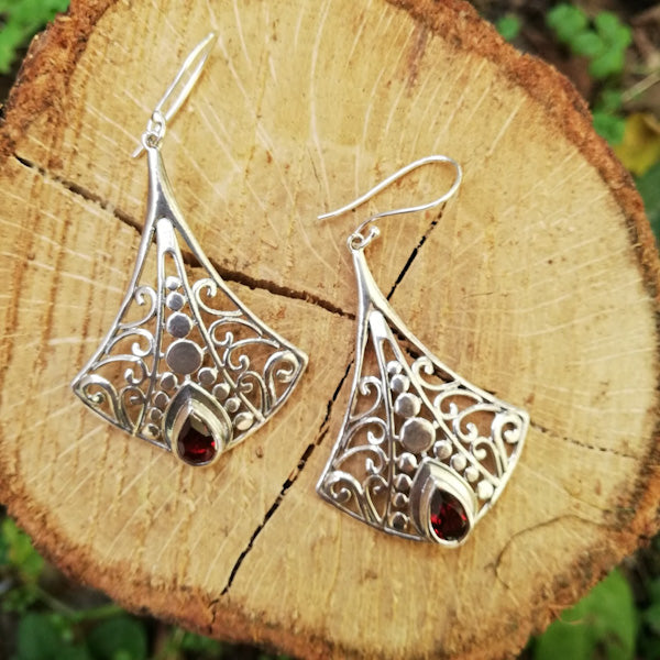 ORECCHINI MADHAVI in argento 925 con pietra | Orecchini argento con Peridoto o Granato