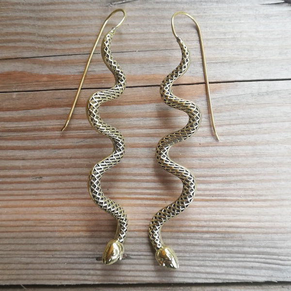 Orecchini etnici in ottone con serpenti - DHAVAL