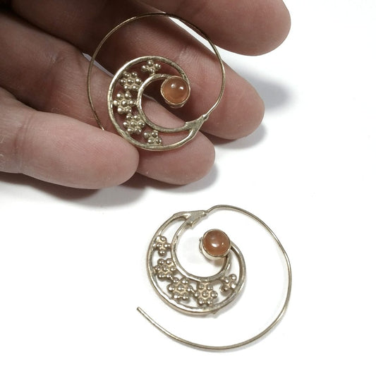 ORECCHINI ETNICI Ottone antichato ORECCHINI Corniola | Spirale – immagine2