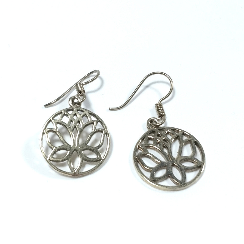 OHRRINGE Lotusblume aus poliertem Messing