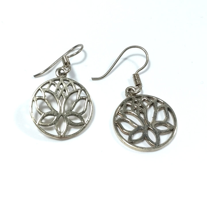 OHRRINGE Lotusblume aus poliertem Messing