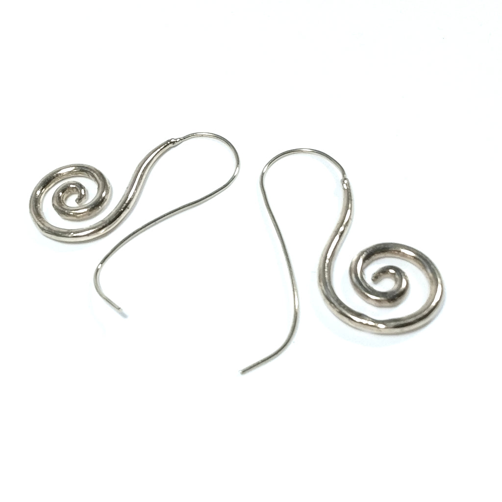 ETHNISCHE OHRRINGE OHRRINGE aus poliertem Messing | Spiral