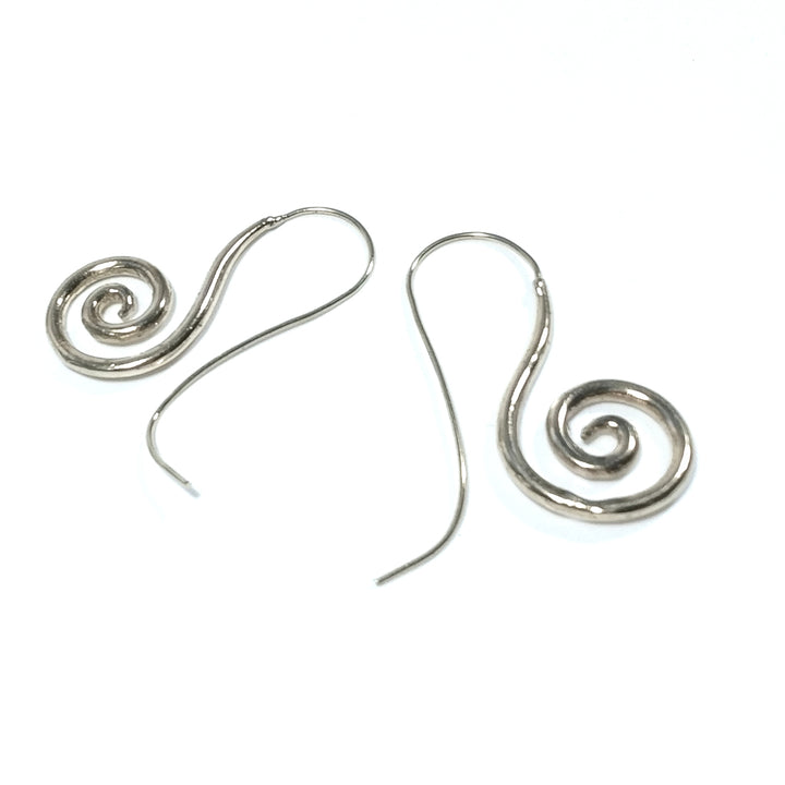 ETHNISCHE OHRRINGE OHRRINGE aus poliertem Messing | Spiral