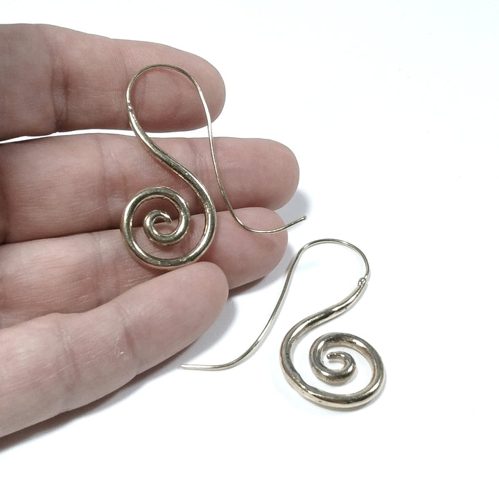 ETHNISCHE OHRRINGE OHRRINGE aus poliertem Messing | Spiral