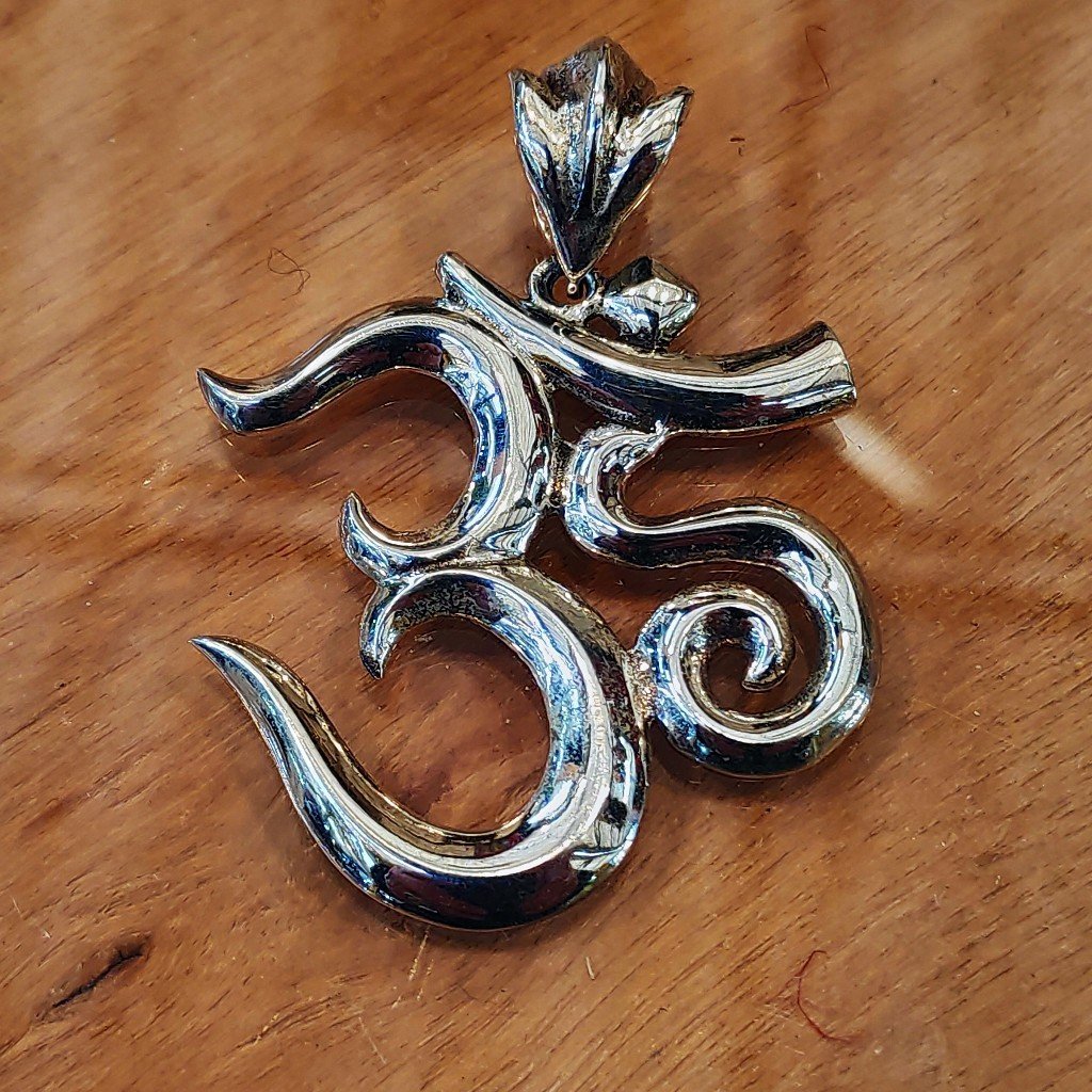 Ciondolo Om in argento 925