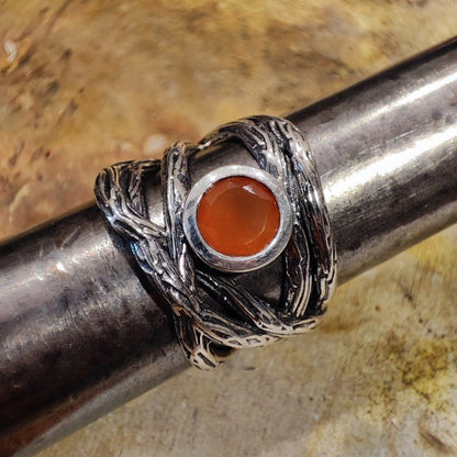 Anello realizzato in argento 925 artigianalmente EDERA – corniola
