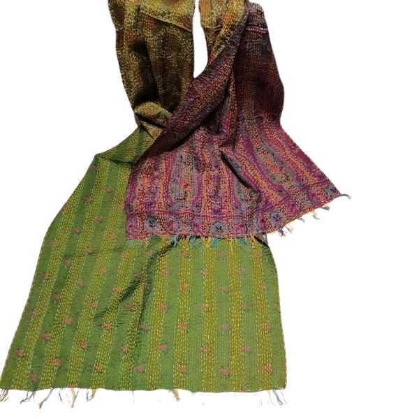 Sciarpa KANTHA con tessuti vintage misto seta ricamo a mano verde – immagine3