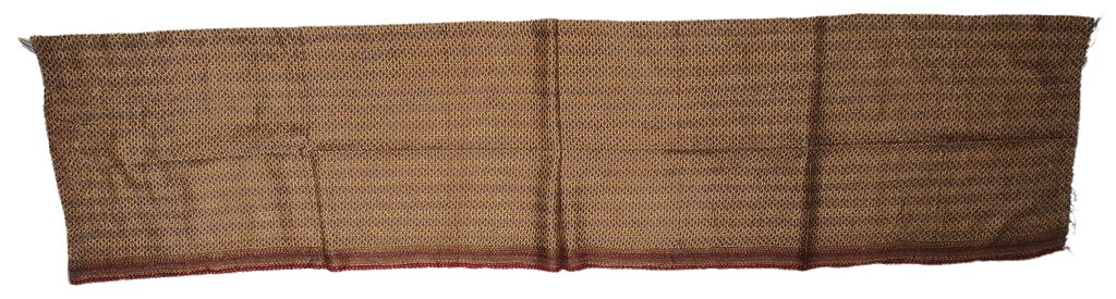 Sciarpa KANTHA con tessuti vintage misto seta ricamo a mano fiori dorati – visione intera