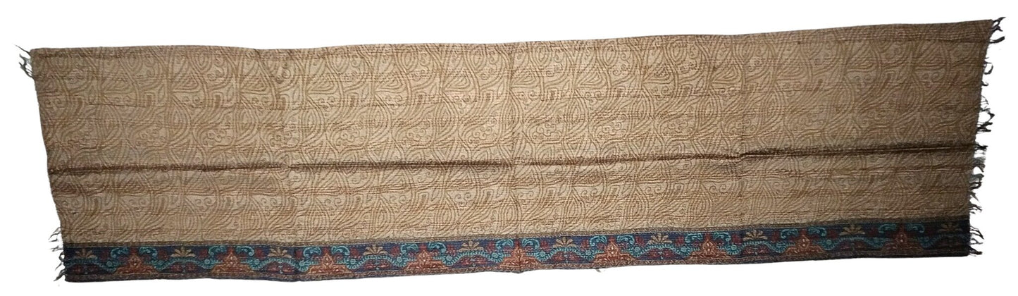 Sciarpa KANTHA con tessuti vintage misto seta ricamo a mano oro – vista totale