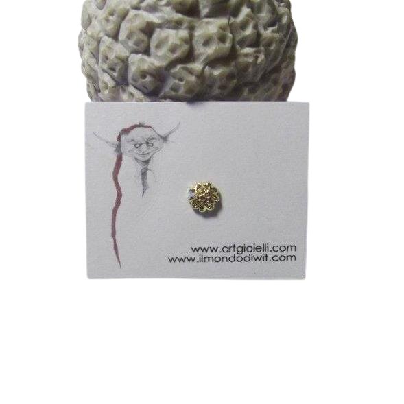 Orecchino da naso in oro 18 fiore 5 mm - MACHERLA – immagine1