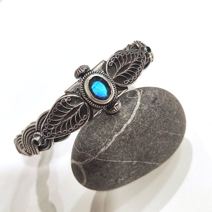 Bracciale etnico SWARA in argento rigido con LABRADORITE