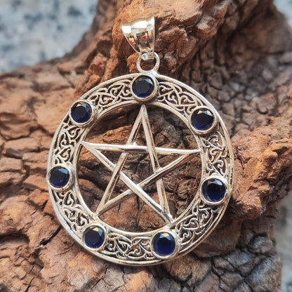 Ciondolo in Argento 925 con Pentagramma e 7 Pietre – Simbolo di Protezione e Armonia con zaffiro