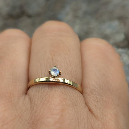 Anello in ottone con pietra di luna - GARUDA