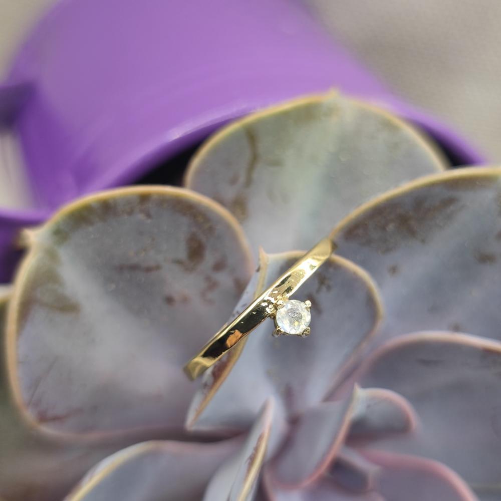 Anello in ottone con pietra di luna - GARUDA