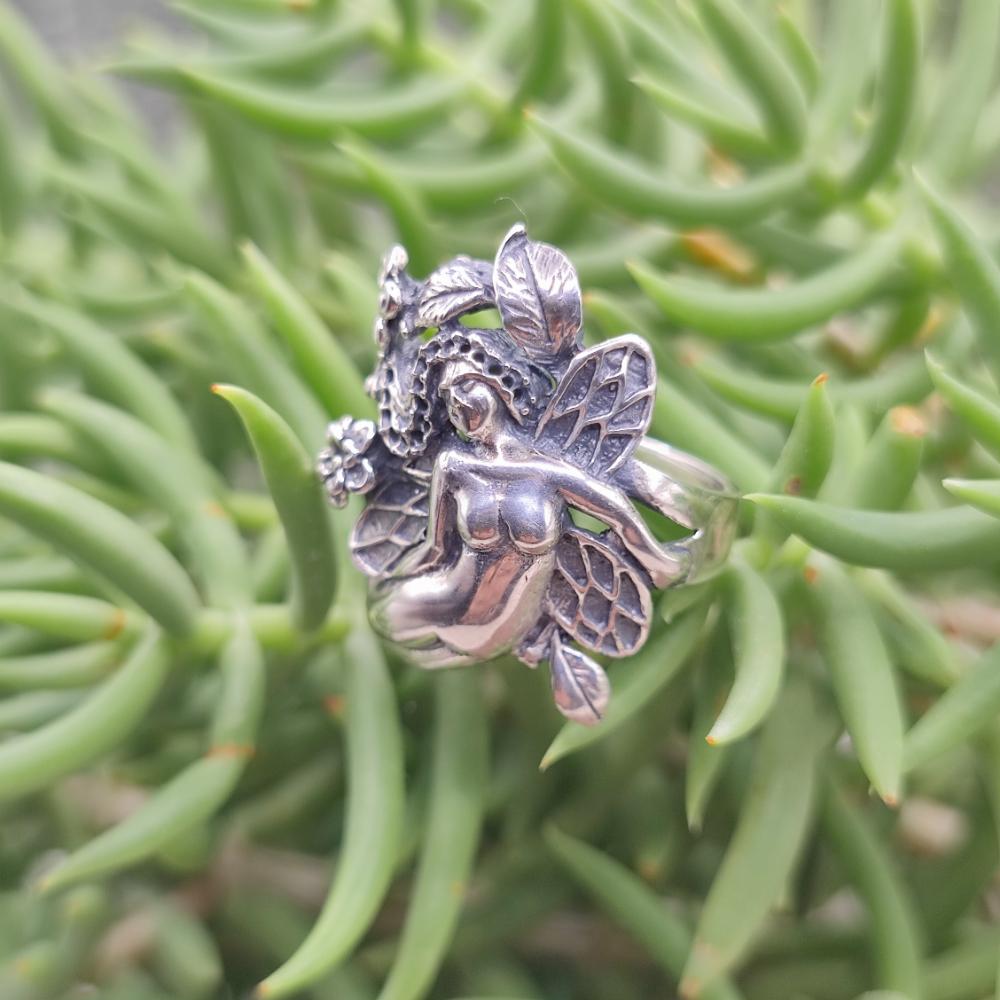 Anello fascia in argento 925 con fata - SIBILLA