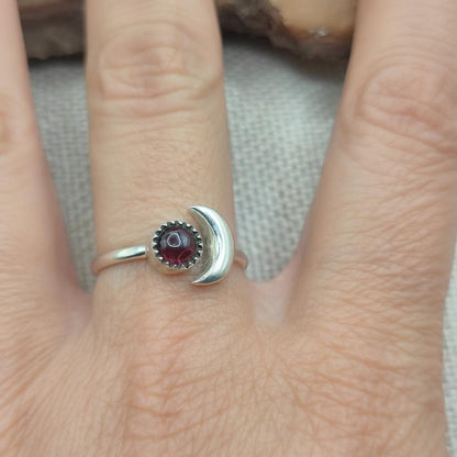 Anello in argento 925 con luna e pietra - CHILAKA