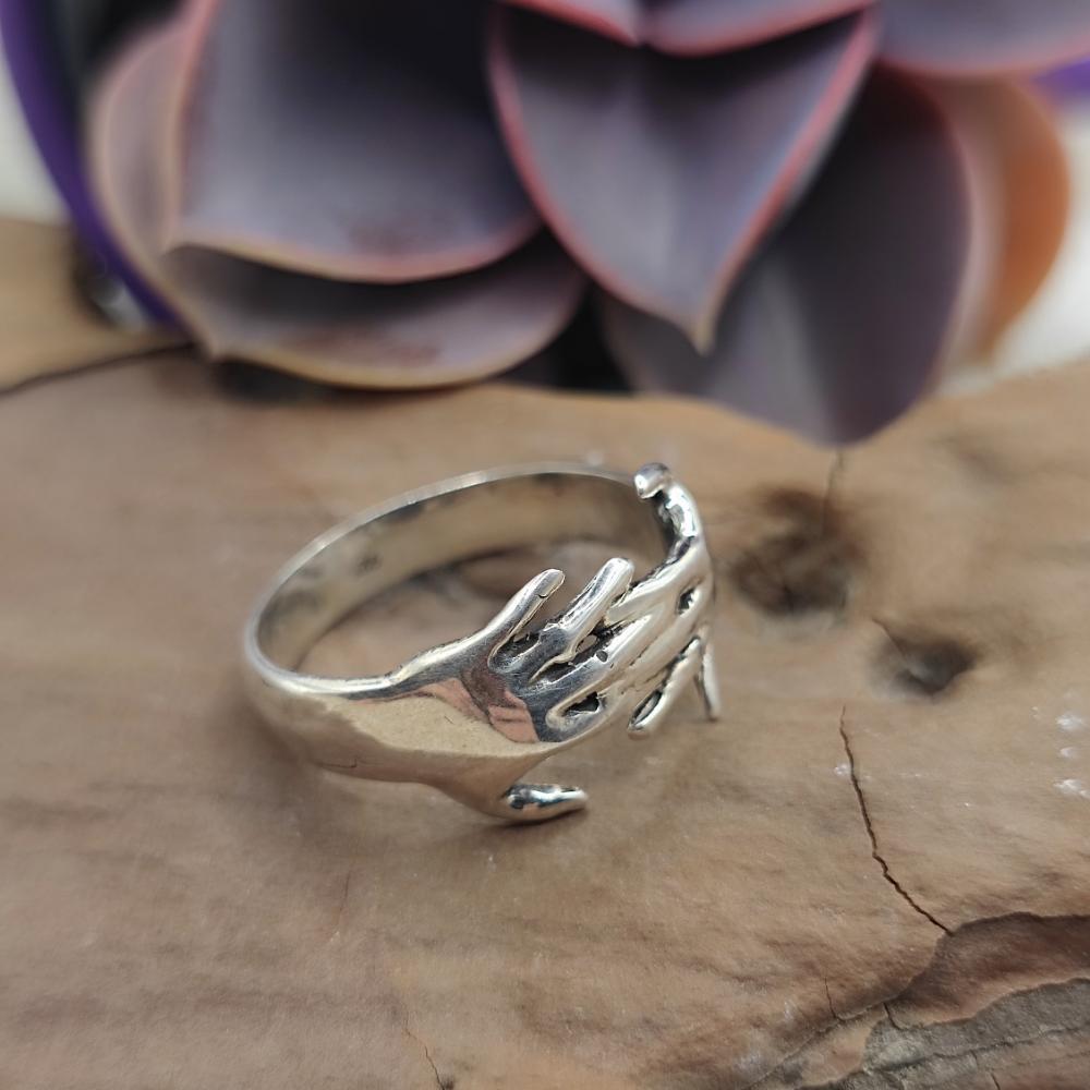 Anello mani intrecciate in argento 925 - AVANI